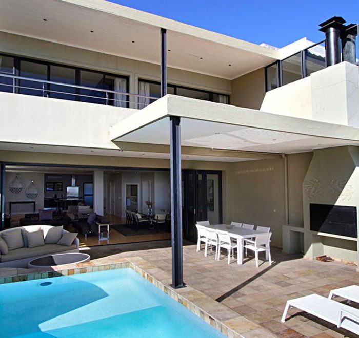 Medburn Views Penthouse in Camps Bay